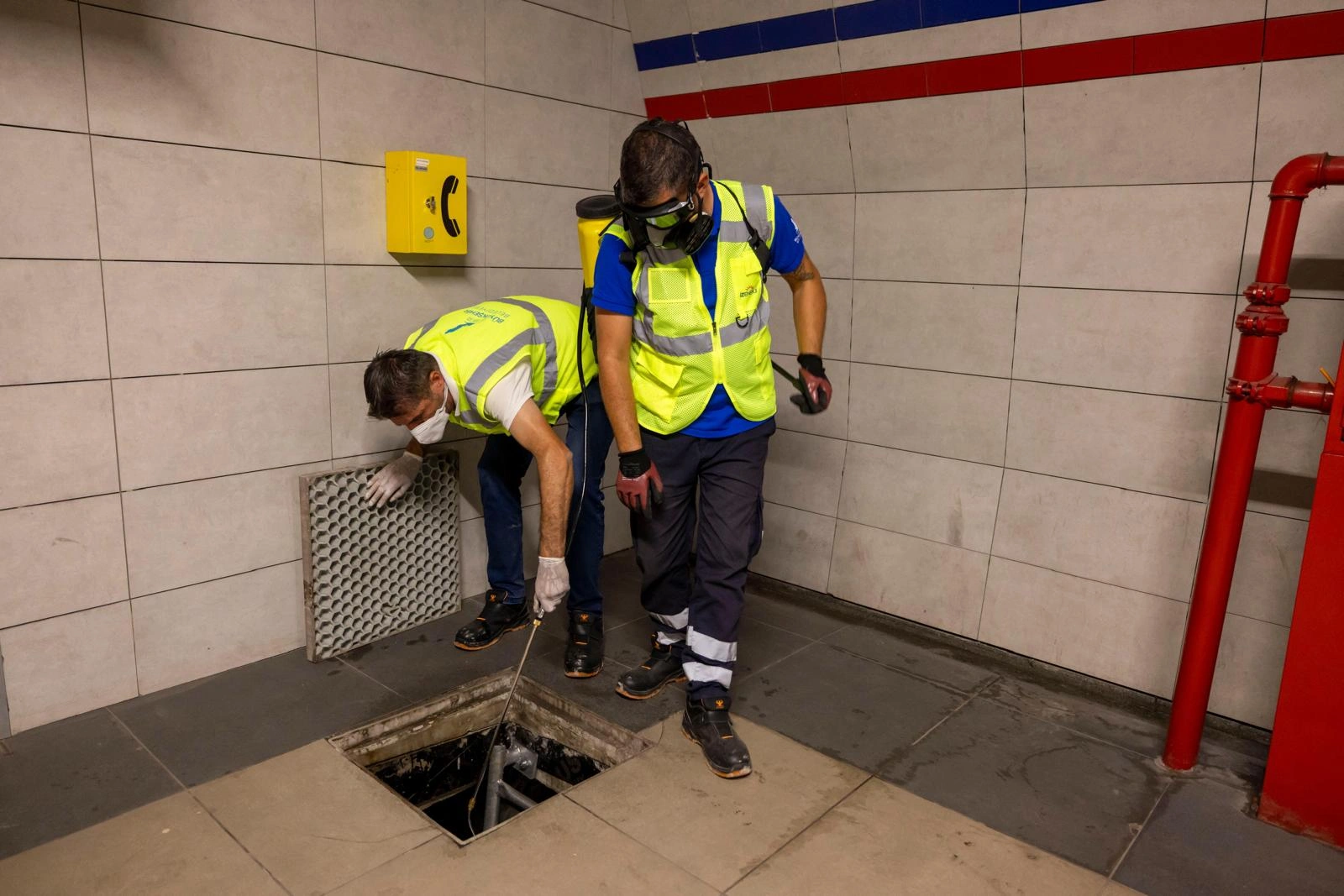 Son metro gitti, yer altındaki gizli savaş başladı! Kimse fark etmiyor...