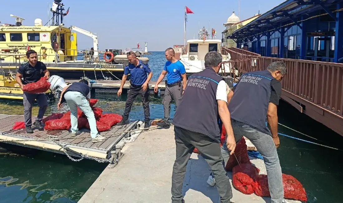 İzmir’in Balçova ilçesinde gerçekleştirilen deniz denetiminde, yasa dışı yollarla çıkarılan