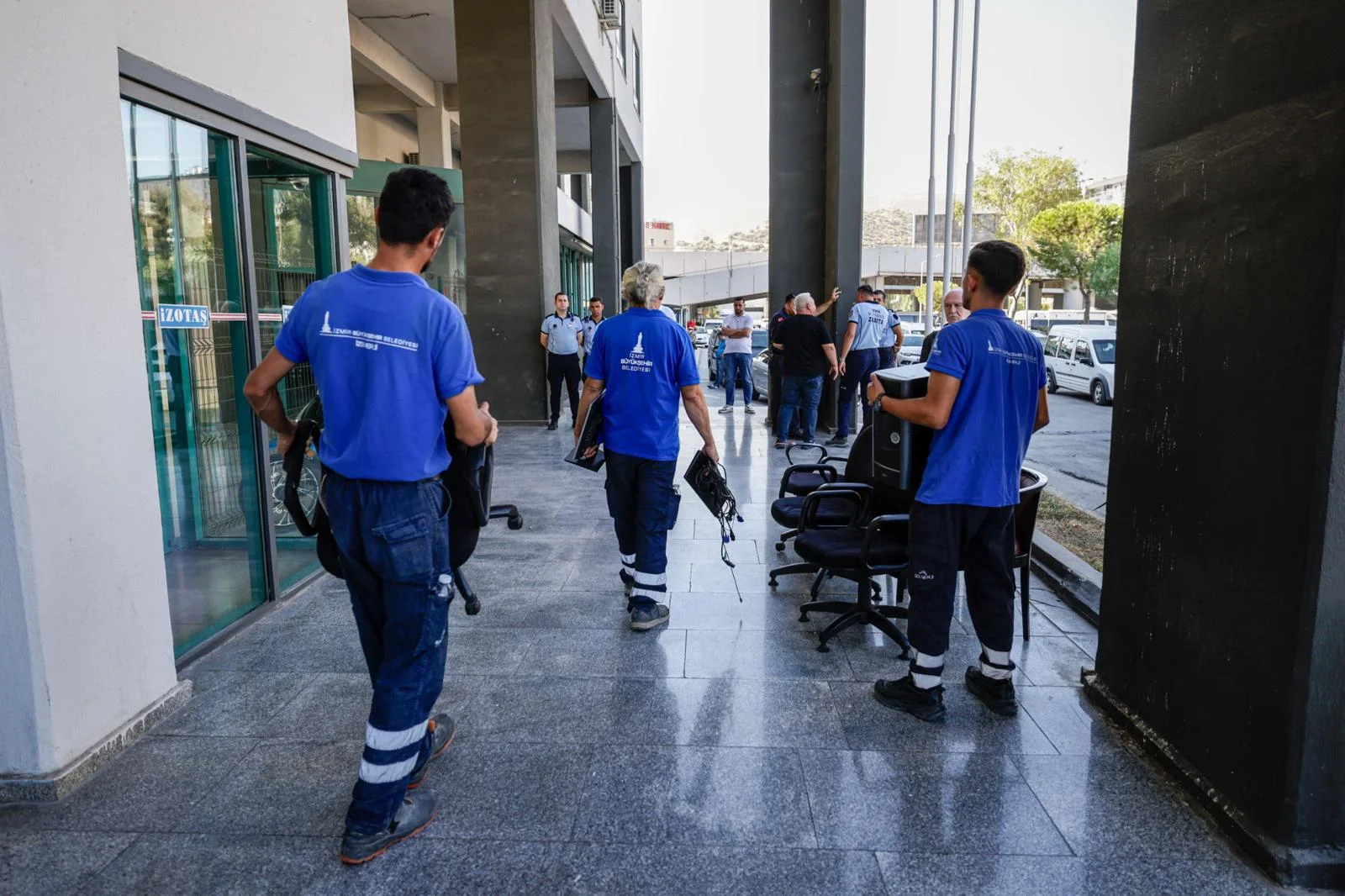 İzmir Büyükşehir Belediyesi, otogar işletmecisi İZOTAŞ AŞ'ye yönelik 967 milyon