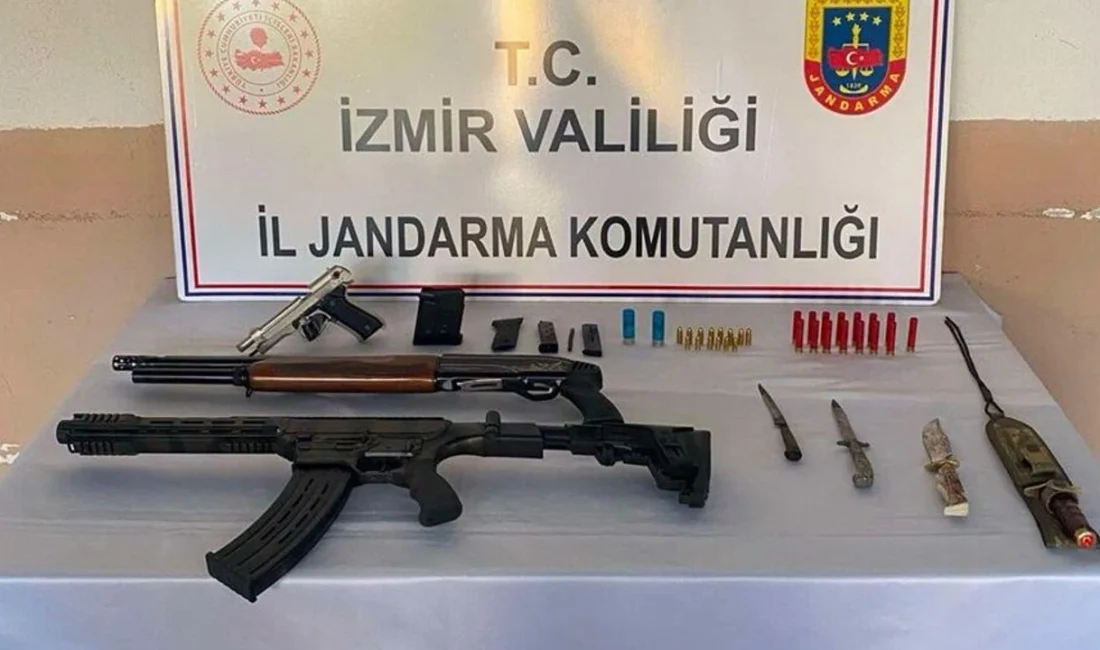 İzmir’in Ödemiş ilçesinde ruhsatsız silah bulundurulduğu tespit edilen adrese jandarma