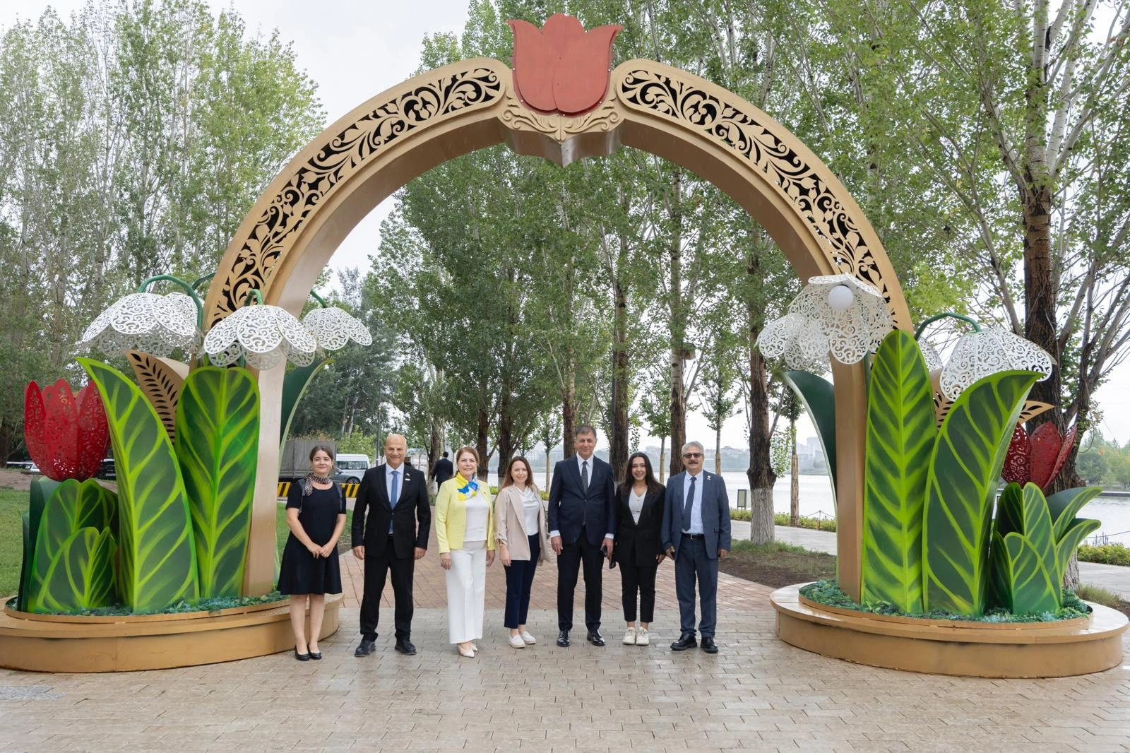 Orta Asya'dan İzmir'e yatırım köprüsü kuruluyor! Cemil Tugay Astana'dan müjdelerle dönüyor!