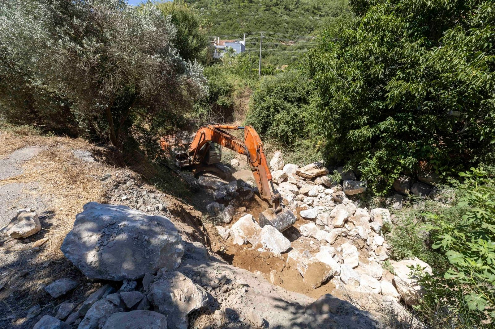 İZSU’dan Yarımada’ya dev sel kalkanı! 7 bin ton taşla dört ilçede taşkın önlemi!