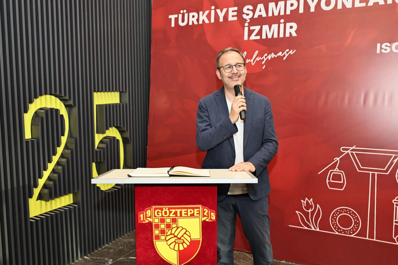 Kasapoğlu İzmirli YKS şampiyonlarıyla buluştu: "Sizler İzmir’in ve Türkiye’nin gururusunuz!"