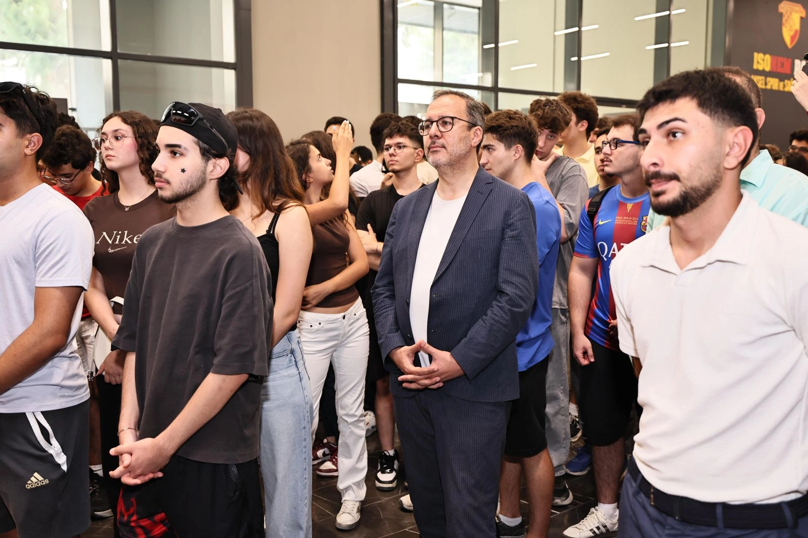 Kasapoğlu İzmirli YKS şampiyonlarıyla buluştu: "Sizler İzmir’in ve Türkiye’nin gururusunuz!"