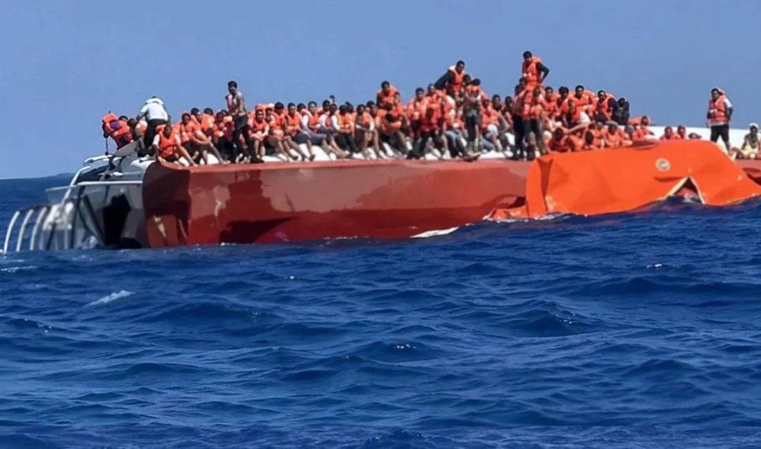 Kuzey Kıbrıs Türk Cumhuriyeti'nin Girne kenti açıklarında alabora olan katamaran