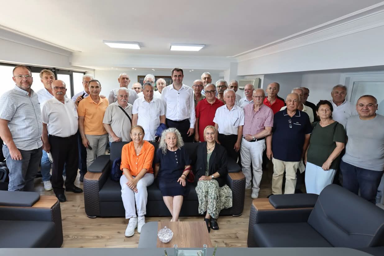 İzmir’de Cumhuriyet Halk Partisi’nin farklı dönemlerinde görev yapmış 30 ilçeden