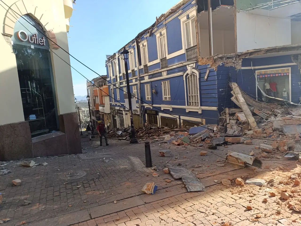 Kolombiya’da 7,4 büyüklüğünde şiddetli deprem