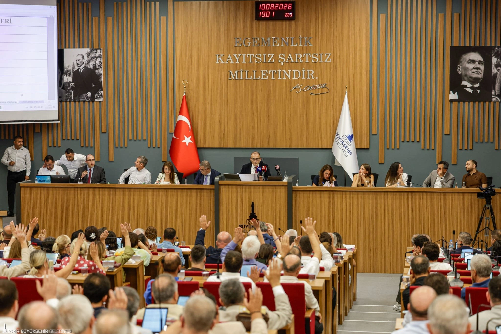 İzmir’de yatırımlar hız kesmiyor: Ulaşım ve altyapıya neşter