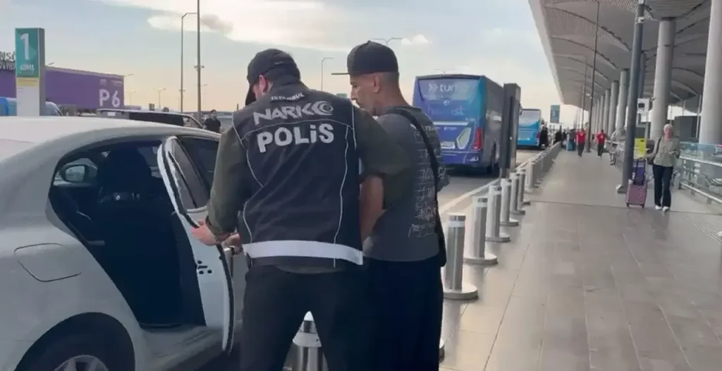 Manifest'in kurucusu Tolga Akış tutuklandı! 1 Manifest'in kurucusu Tolga Akış tutuklandı!