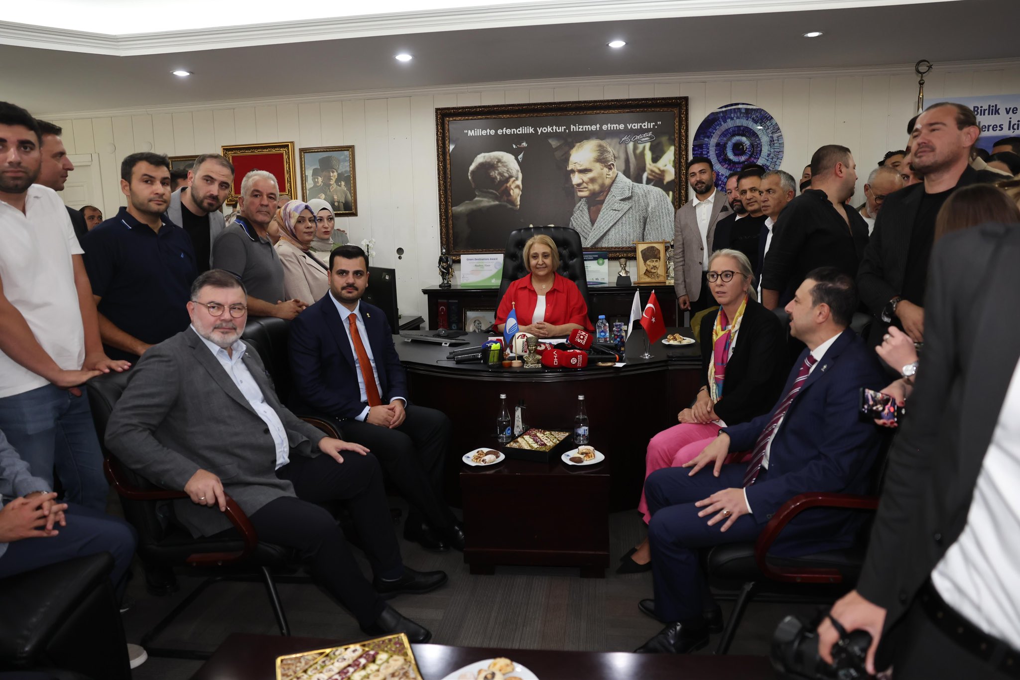 AK Parti Genel Sekreteri İnan Menderes'te: '1.5 yıl partimize geçmek için uğraştı'