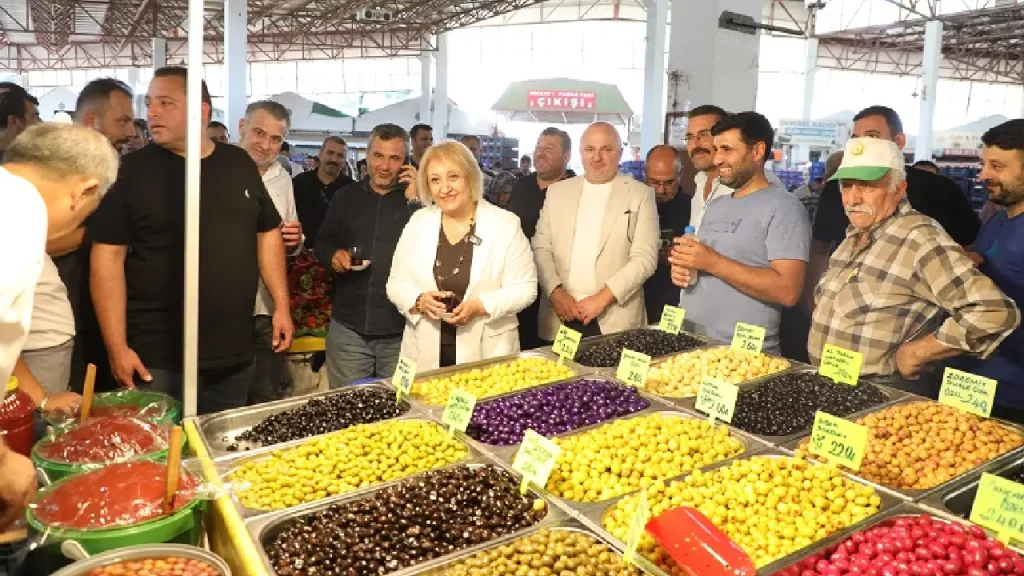 Başkan V. Şen sahaya indi ilk durak pazar esnafı oldu 2 Başkan V. Şen sahaya indi ilk durak pazar esnafı oldu