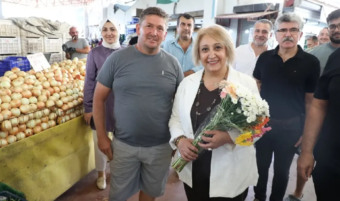 Menderes Belediye Başkan V. Asuman Şen pazar esnafını ziyaret etti.