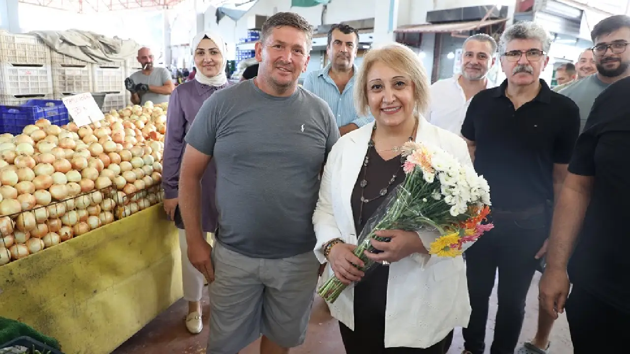 Başkan V. Şen sahaya indi ilk durak pazar esnafı oldu