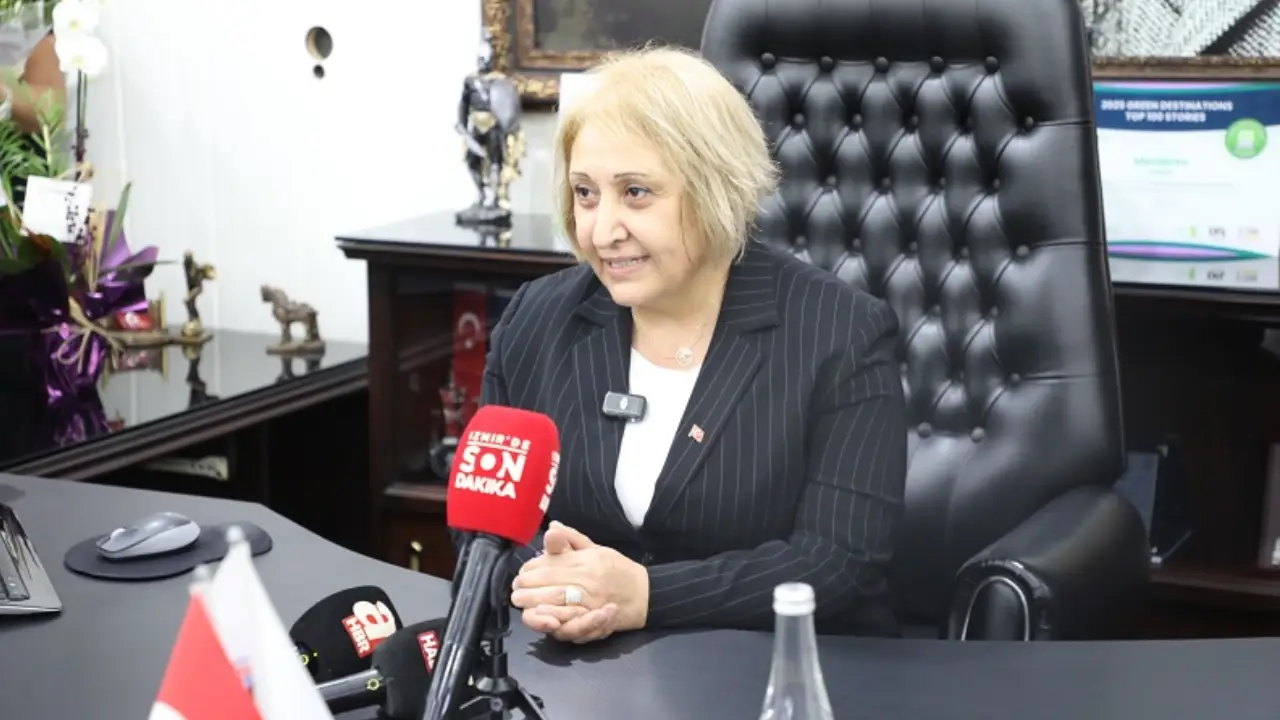 Menderes Belediye meclisinde yapılan oylama ile seçilen başkan vekili Asuman