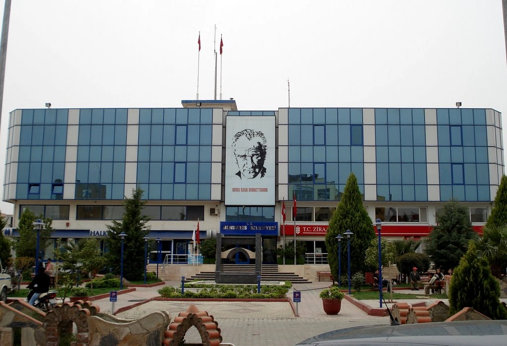 Menderes'te sandıktan kim çıkacak?
