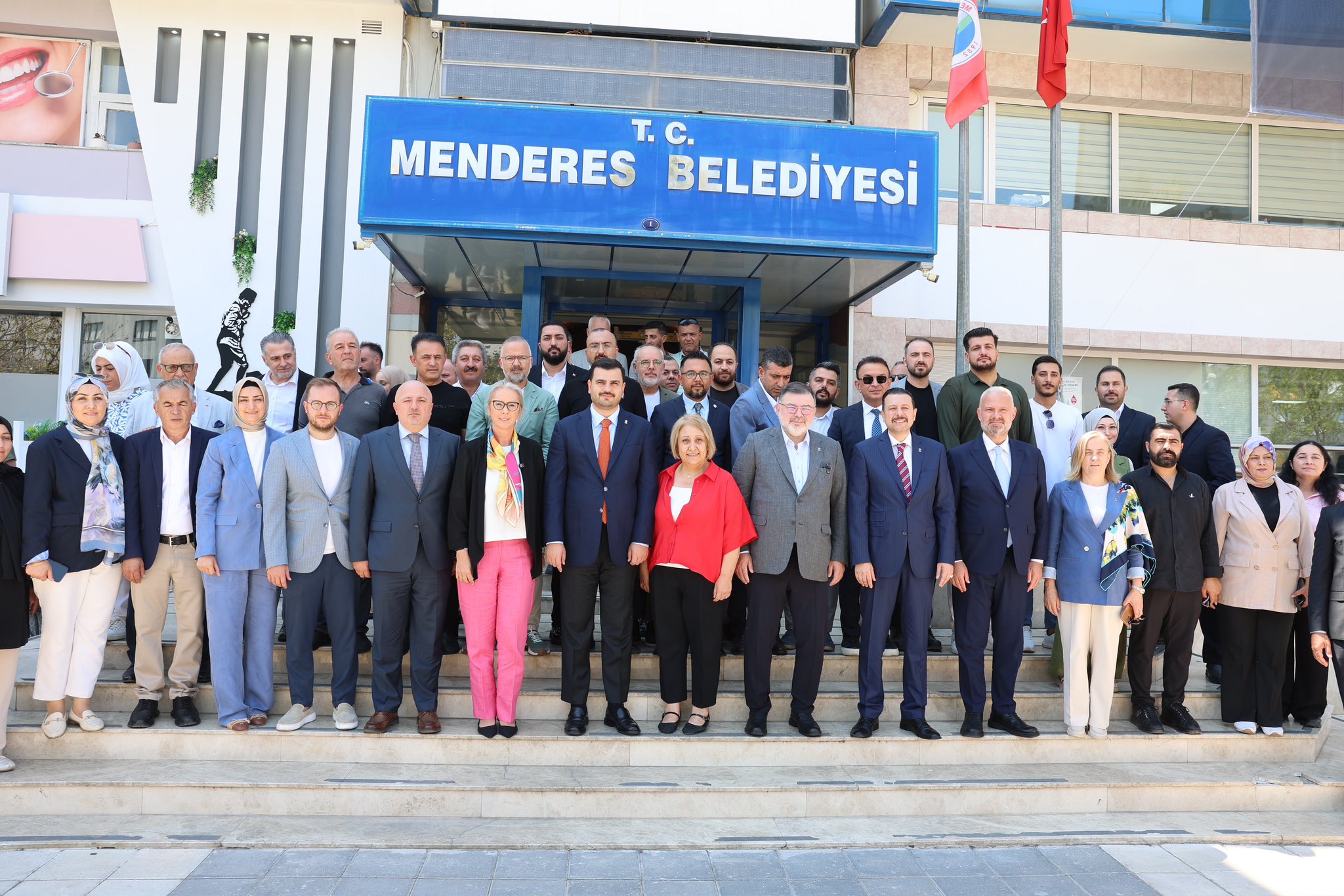 AK Parti Genel Sekreteri İnan Menderes'te: '1.5 yıl partimize geçmek için uğraştı'