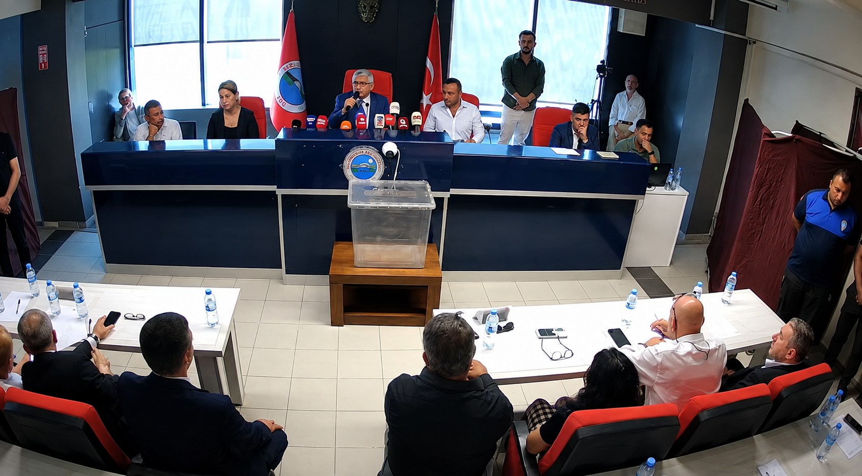 İzmir Menderes Belediyesi Meclis Başkanvekilliği seçiminin ardından başlayan siyasi fırtına