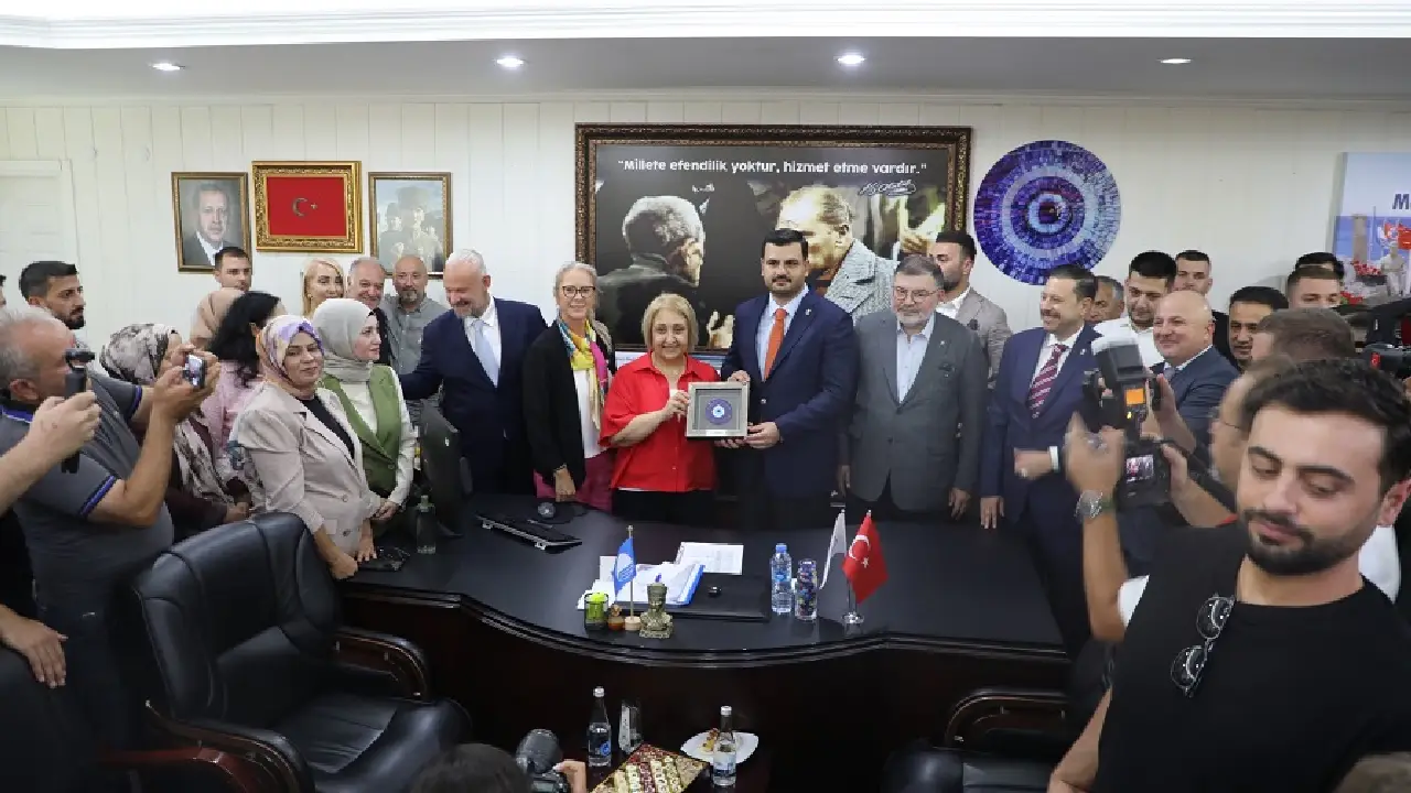 AK Partili İnan’dan Menderes Belediyesi ziyareti