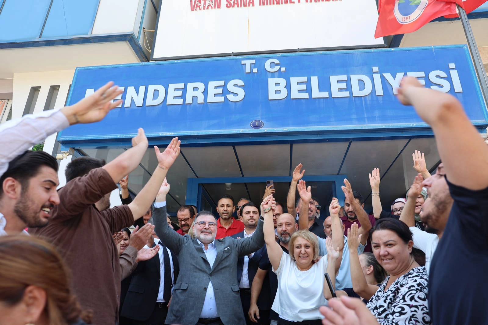 Menderes'te seçim sonrası AK Parti'den ilk açıklama