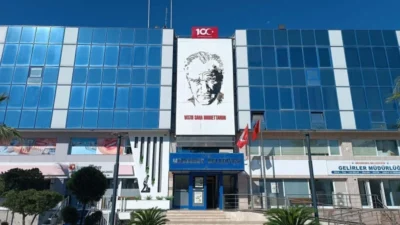 İzmir'in Menderes ilçesinde Belediye Başkanı İlkay Çiçek’in tutuklanarak görevden uzaklaştırılmasının