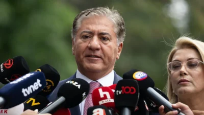 Yeni Parti Grup Başkanvekili Murat Emir, iş insanı Aziz İhsan