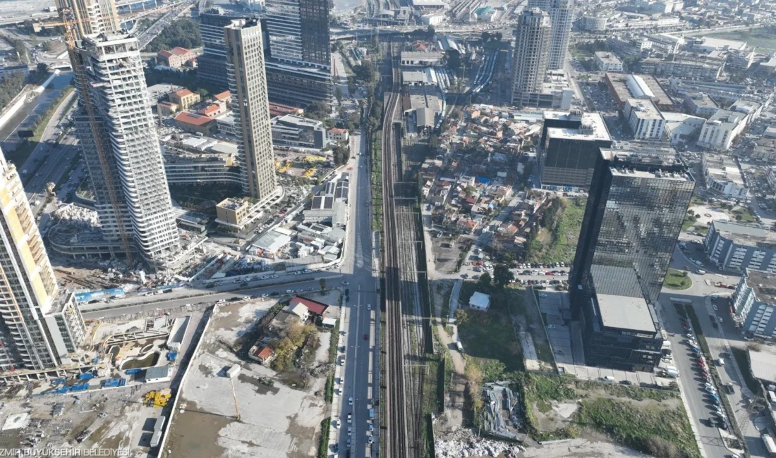 İzmir Büyükşehir Belediyesi’nin Mürselpaşa Bulvarı trafik yoğunluğunu azaltmak amacıyla başlattığı