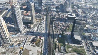 İzmir Büyükşehir Belediyesi’nin Mürselpaşa Bulvarı trafik yoğunluğunu azaltmak amacıyla başlattığı