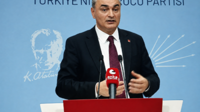 Yargının "mutlak butlan" kararıyla CHP Genel Başkanlığı koltuğuna geri dönen