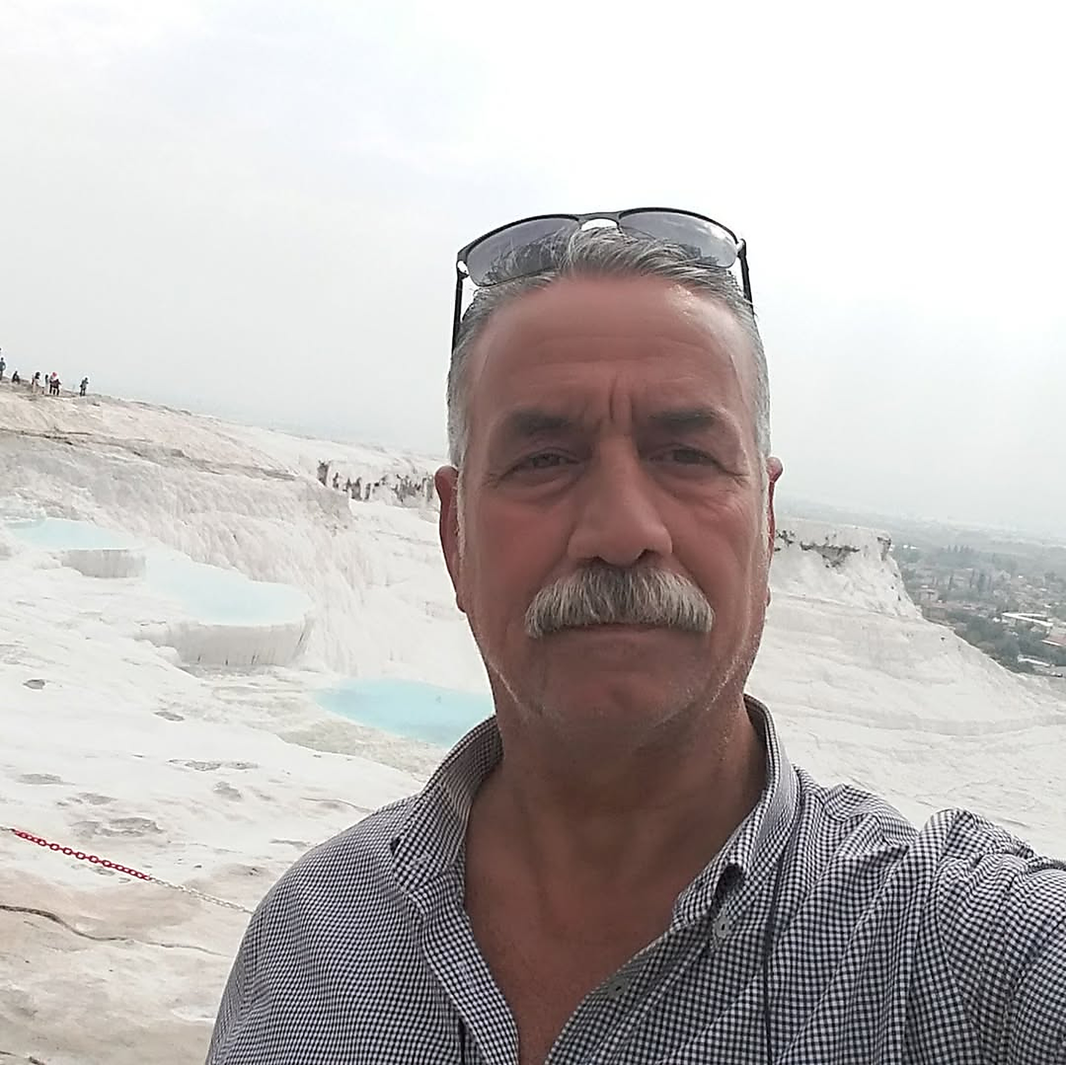 Menderes Belediyesi’nin AK Parti yönetimine geçmesinin ardından muhalefet cephesindeki çözülme