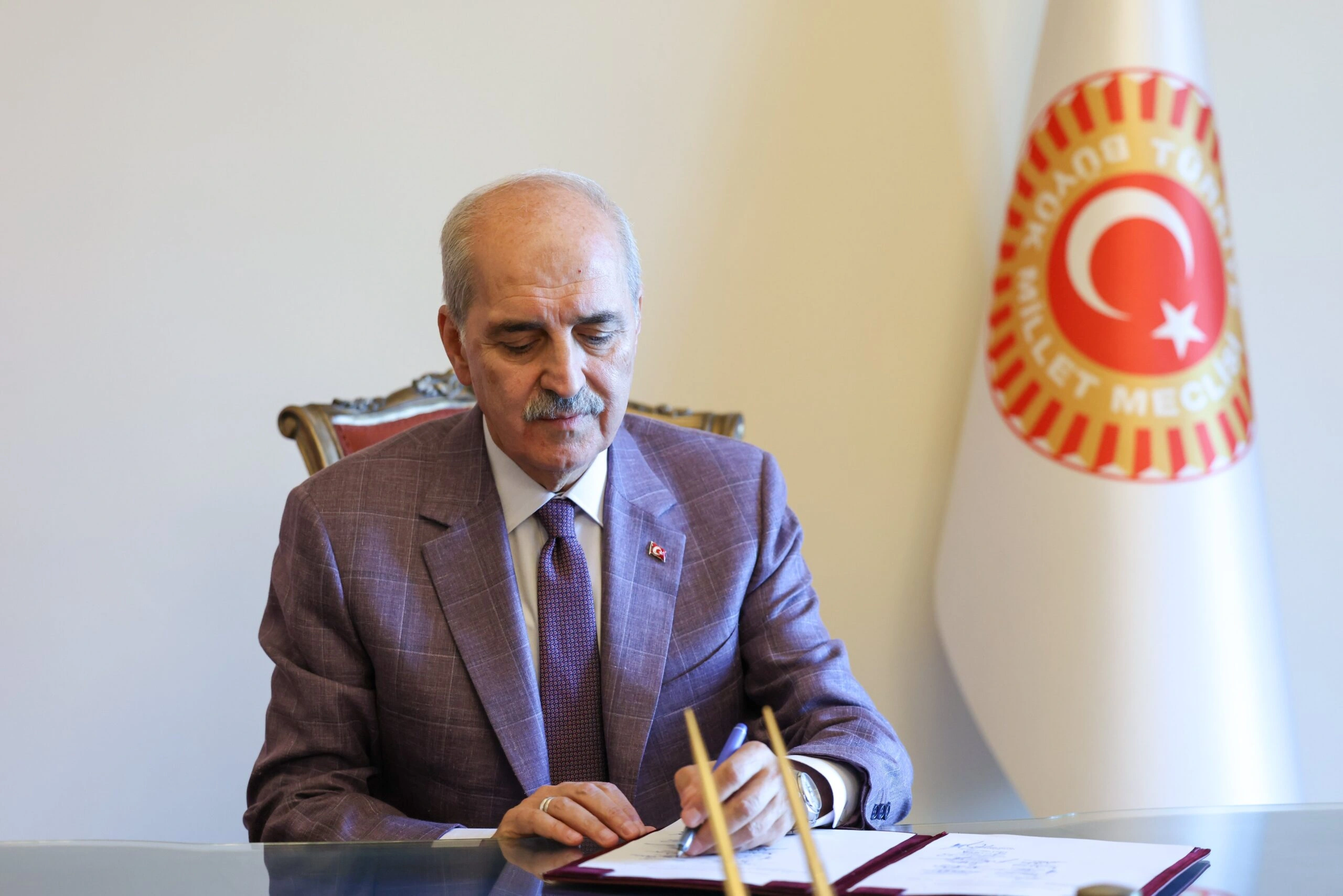 Türkiye Büyük Millet Meclisi Başkanı Numan Kurtulmuş, kamuoyunda "Çerçeve Yasa"