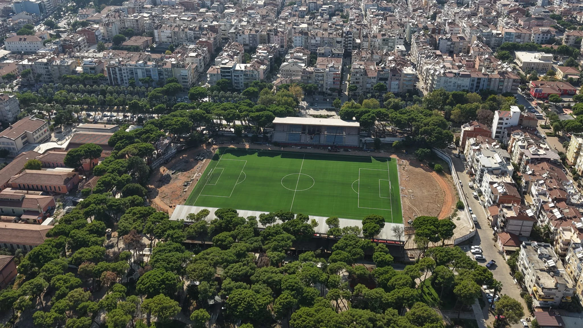 İzmir Büyükşehir Belediyesi, Ödemişli sporcuların kullandığı Saraçoğlu Stadı’nın yaklaşık 8
