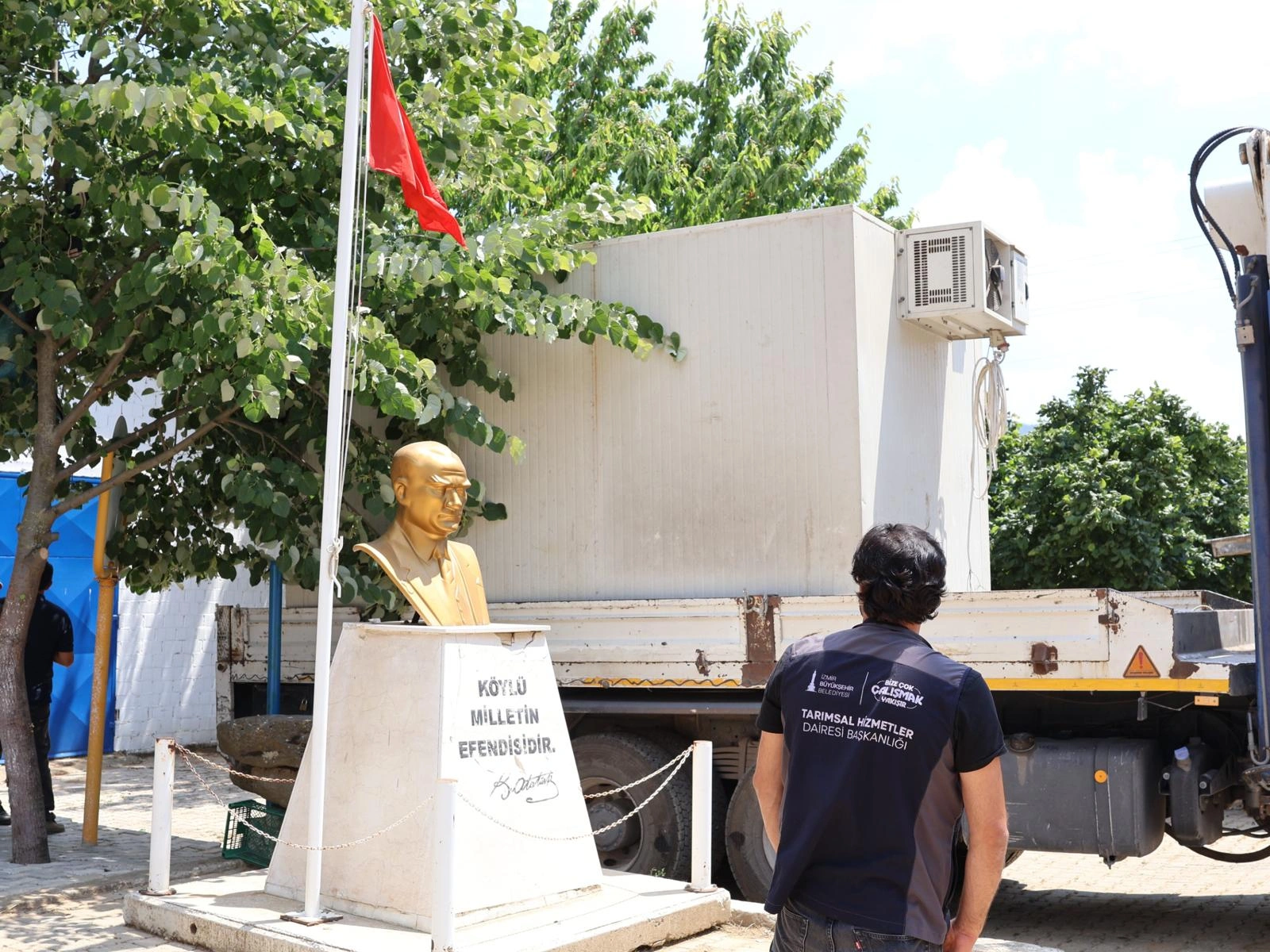 Ödemiş’in dağ köyünde çiftçinin çaresizliği bitti! "Artık satamadığımızı güvenle saklayacağız!"