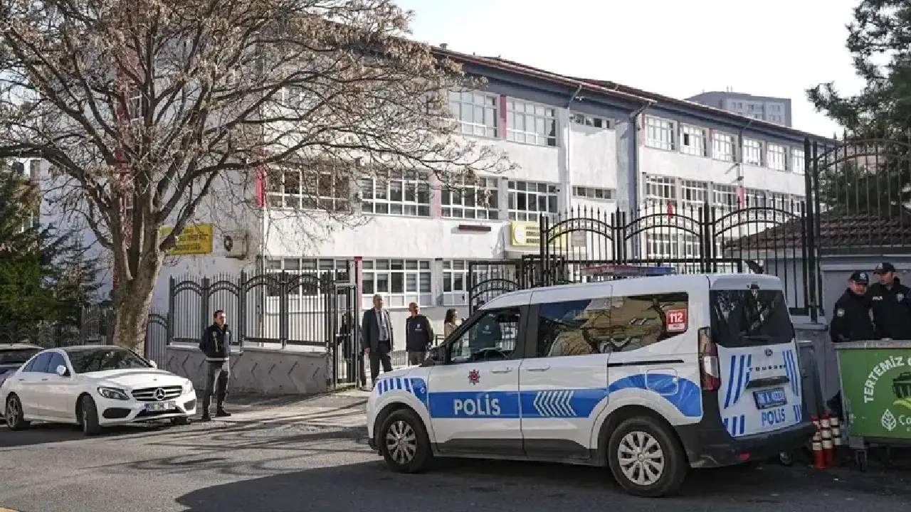 Okullara 30 bin güvenlik personeli alınıyor: Girişlerde el dedektörlü arama dönemi başlıyor