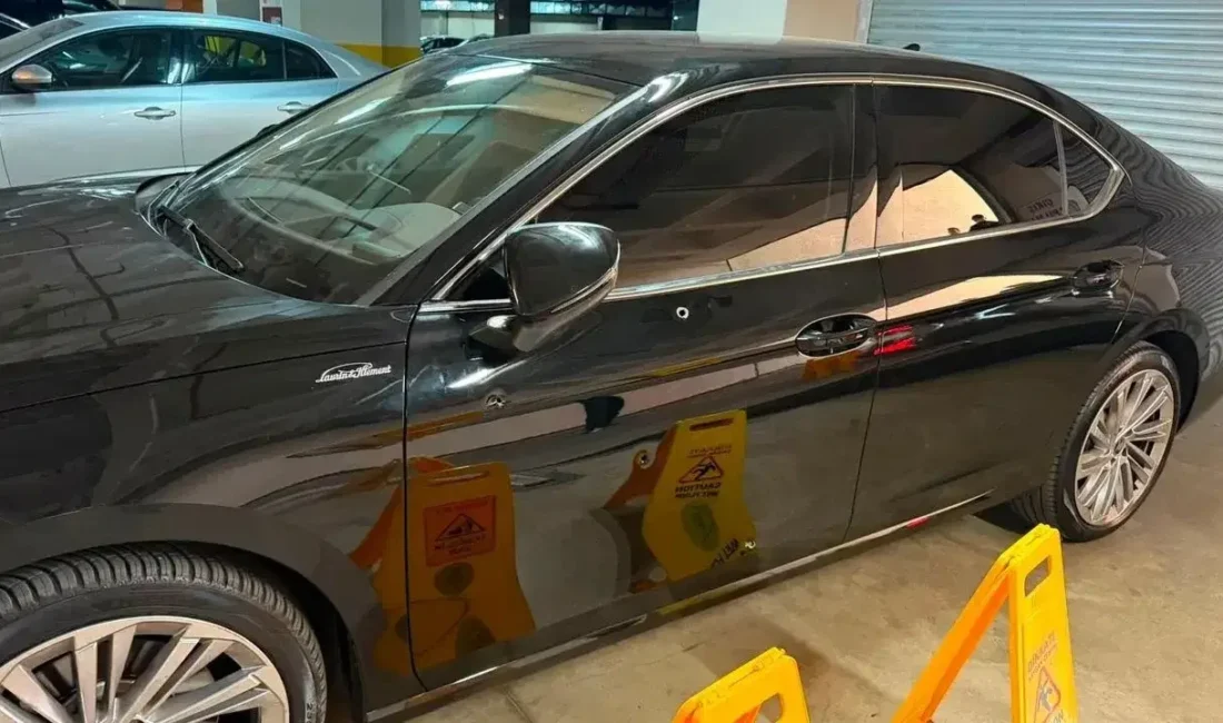 Çiğli Belediye Başkanı Onur Emrah Yıldız’ın makam aracına belediye otoparkında