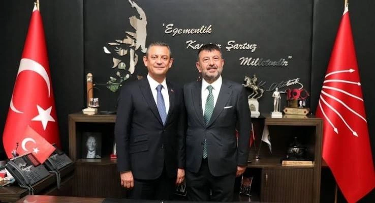 Özgür Özel ve Ağbaba fezlekeleri mecliste: Siyasette fezleke depremi