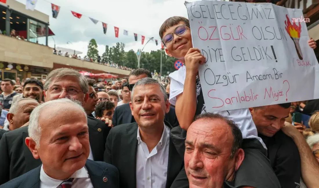 YENİ Parti Genel Başkanı Özgür Özel, Kocaeli'nin Karamürsel ilçesinde esnaf