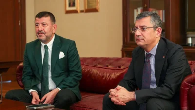 TBMM Başkanlığı, muhalefet saflarını hareketlendiren yeni dokunulmazlık dosyalarıyla sarsıldı. YENİ