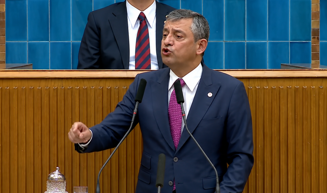 DEMOKRAT GÜNDEM-CANLI ANLATIM-YENİ Parti Genel Başkanı Özgür Özel, partisinin resmi