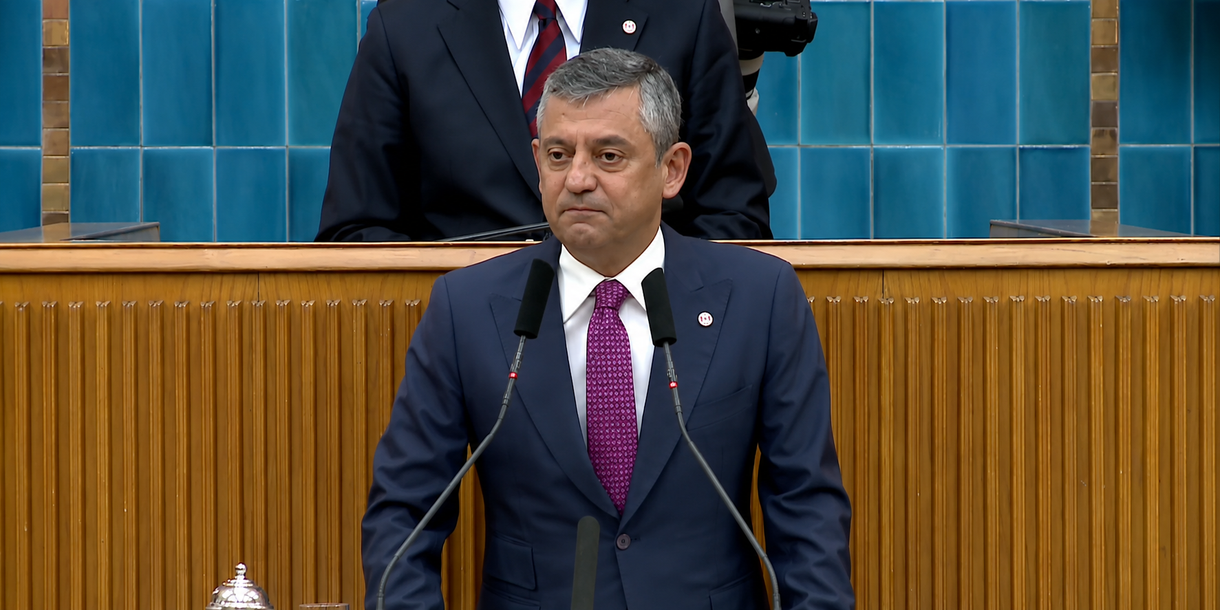 Özgür Özel'den YENİ Parti grup toplantısında istifa çağrısı: 'Şimdi artık vaktidir; kurtulun'