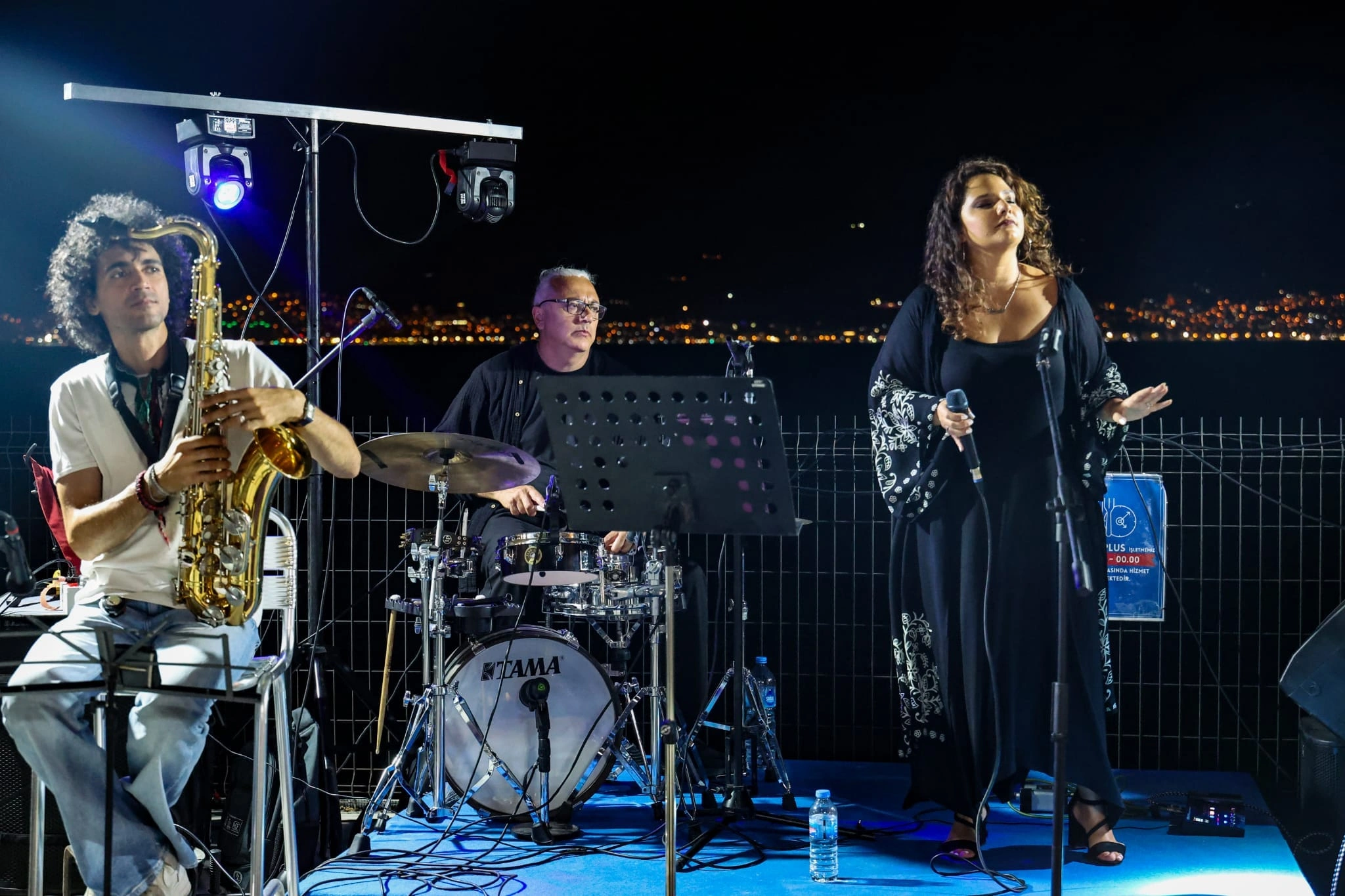 Marina Geceleri’nde Ege’nin iki yakası buluşuyor: Patika Rebetika İzmir Marina’da
