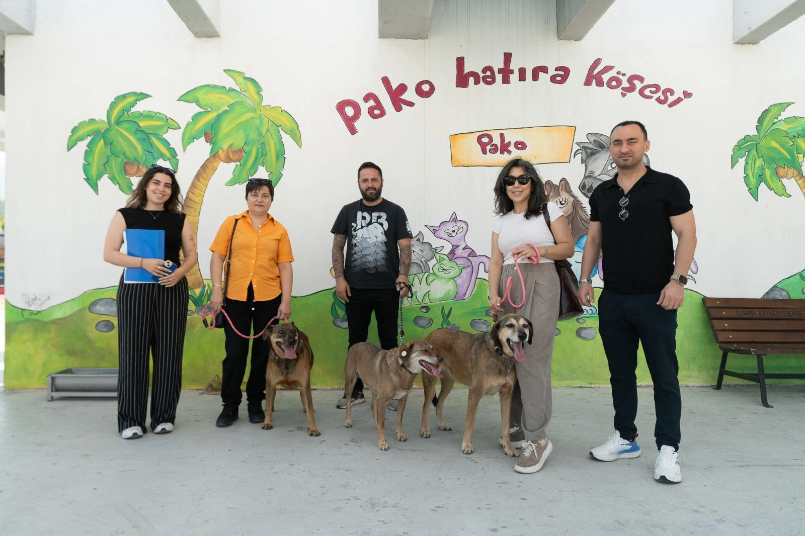 İzmir Büyükşehir Belediyesi, “Patili Dostlar İş Başında” projesiyle yıllardır belediye