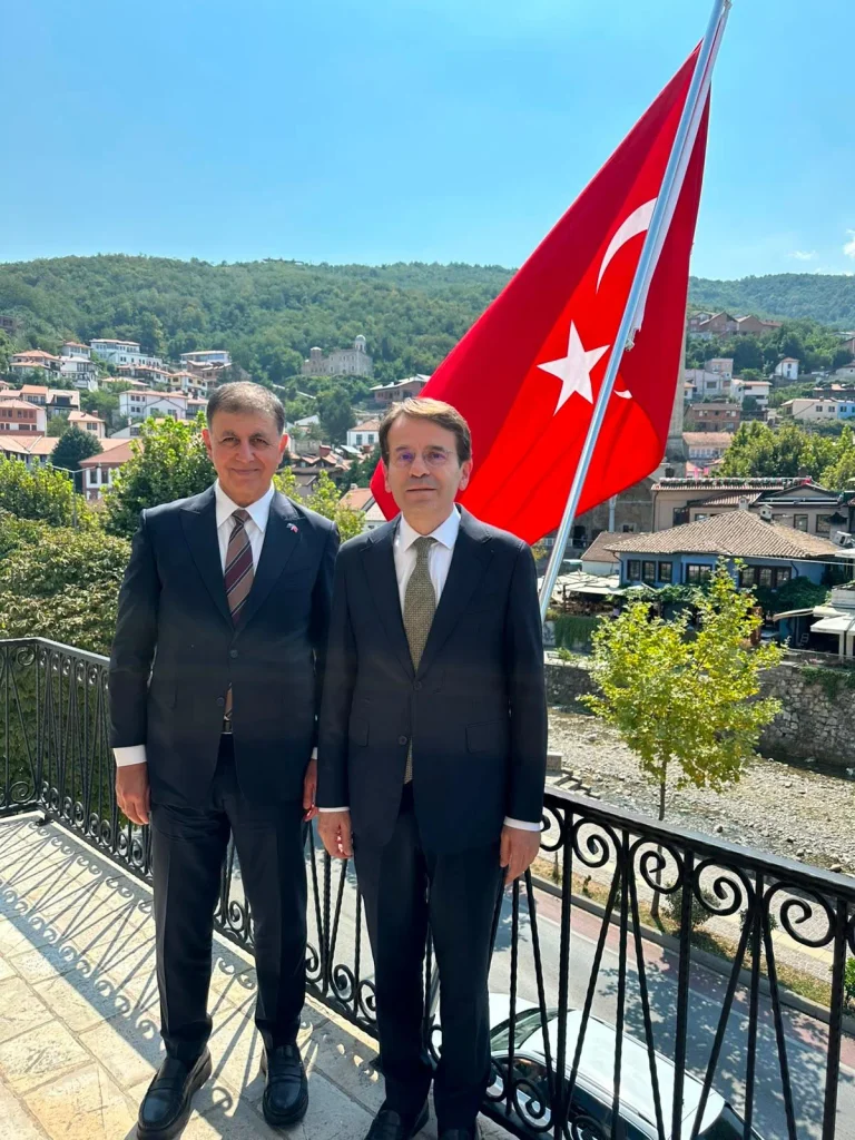 Balkanlar'da İzmir rüzgarı: Başkan Tugay Başbakan, 4 bakan ve belediye başkanlarıyla masaya oturdu