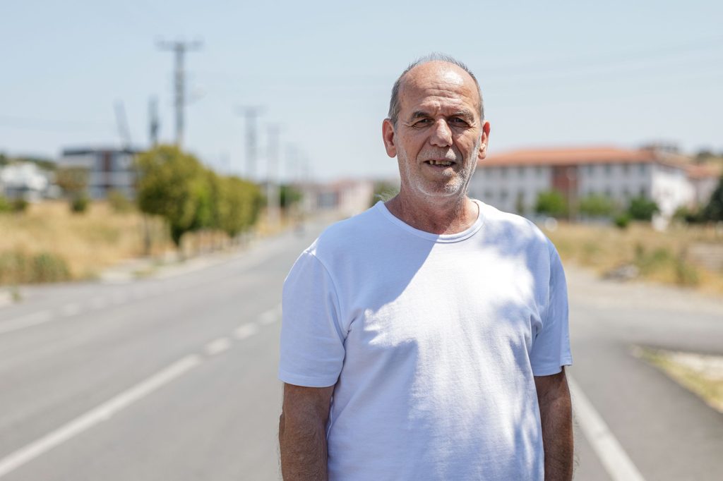 Bergama’da yollar yenileniyor, ulaşım daha güvenli hale geliyor: Tozdan geçilmiyordu; şimdi mükemmel oldu
