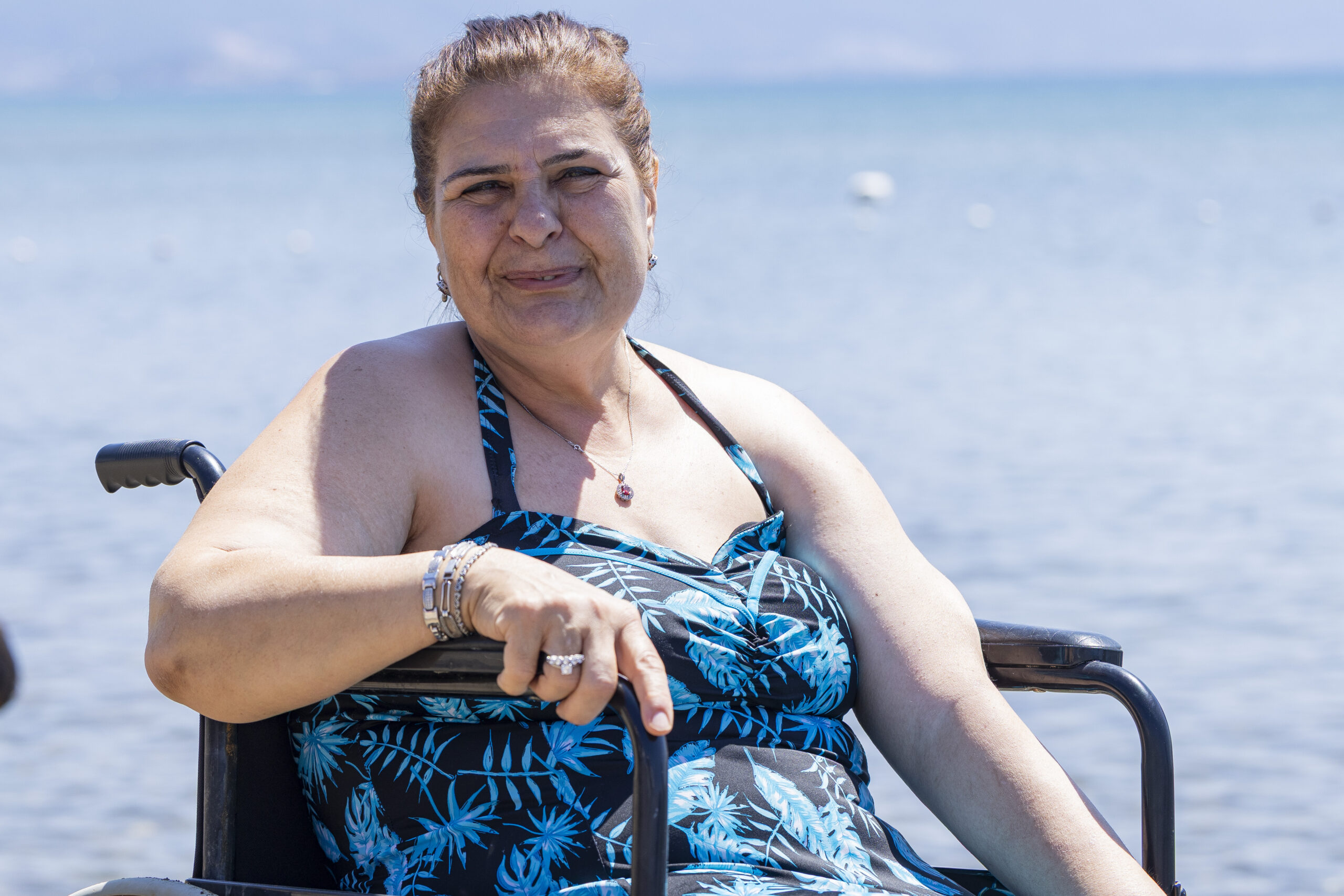 İzmir'de engeller denizde kalkıyor: Özgürlüğe kulaç attılar