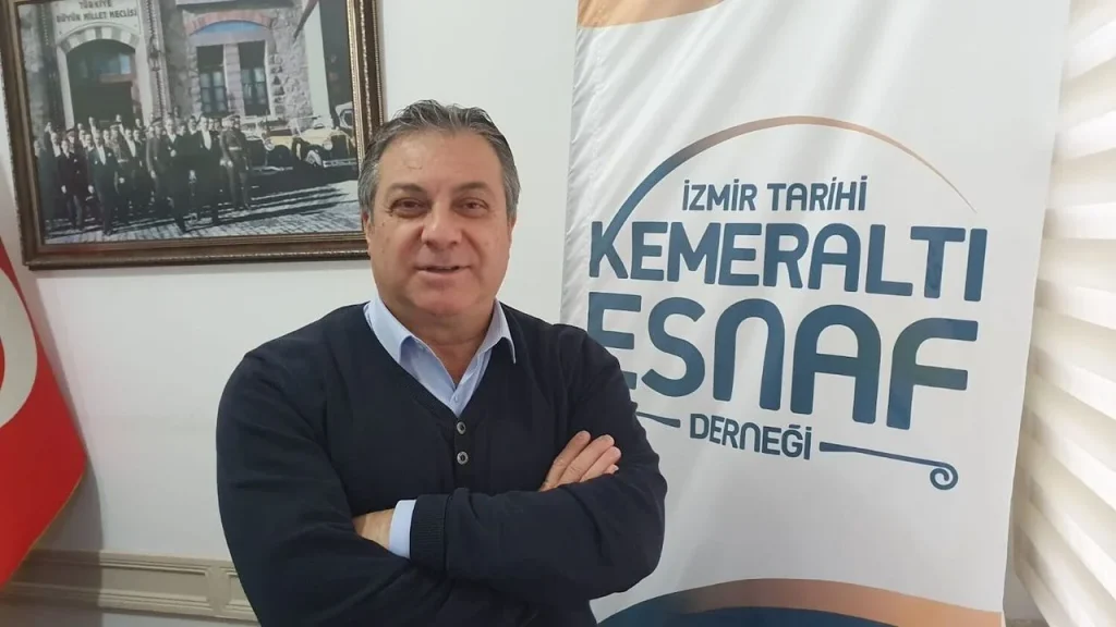Kemeraltı Esnaf Derneği'nden Gediz Elektrik'e kesinti tepkisi: "Arızalarınızdan, trafo patlamalarınızdan yorulduk!" 1 Kemeraltı Esnaf Derneği'nden Gediz Elektrik'e kesinti tepkisi: "Arızalarınızdan, trafo patlamalarınızdan yorulduk!"