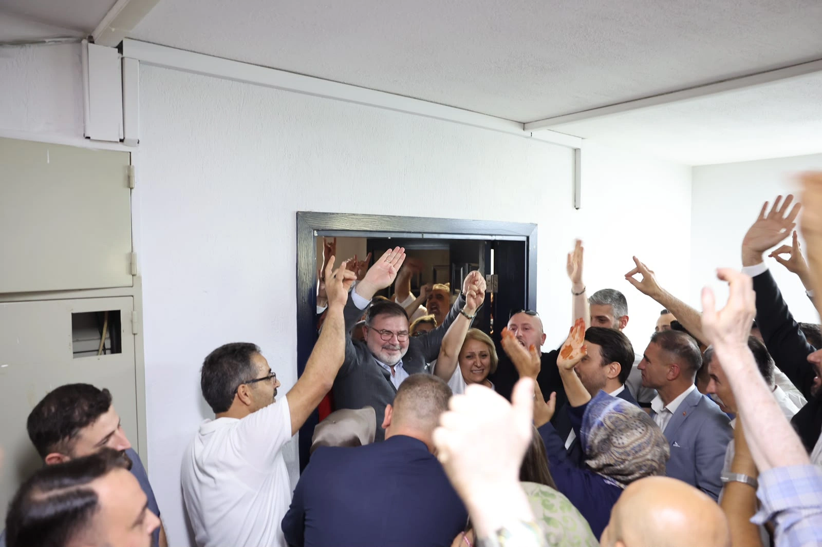 Menderes'te seçim sonrası AK Parti'den ilk açıklama