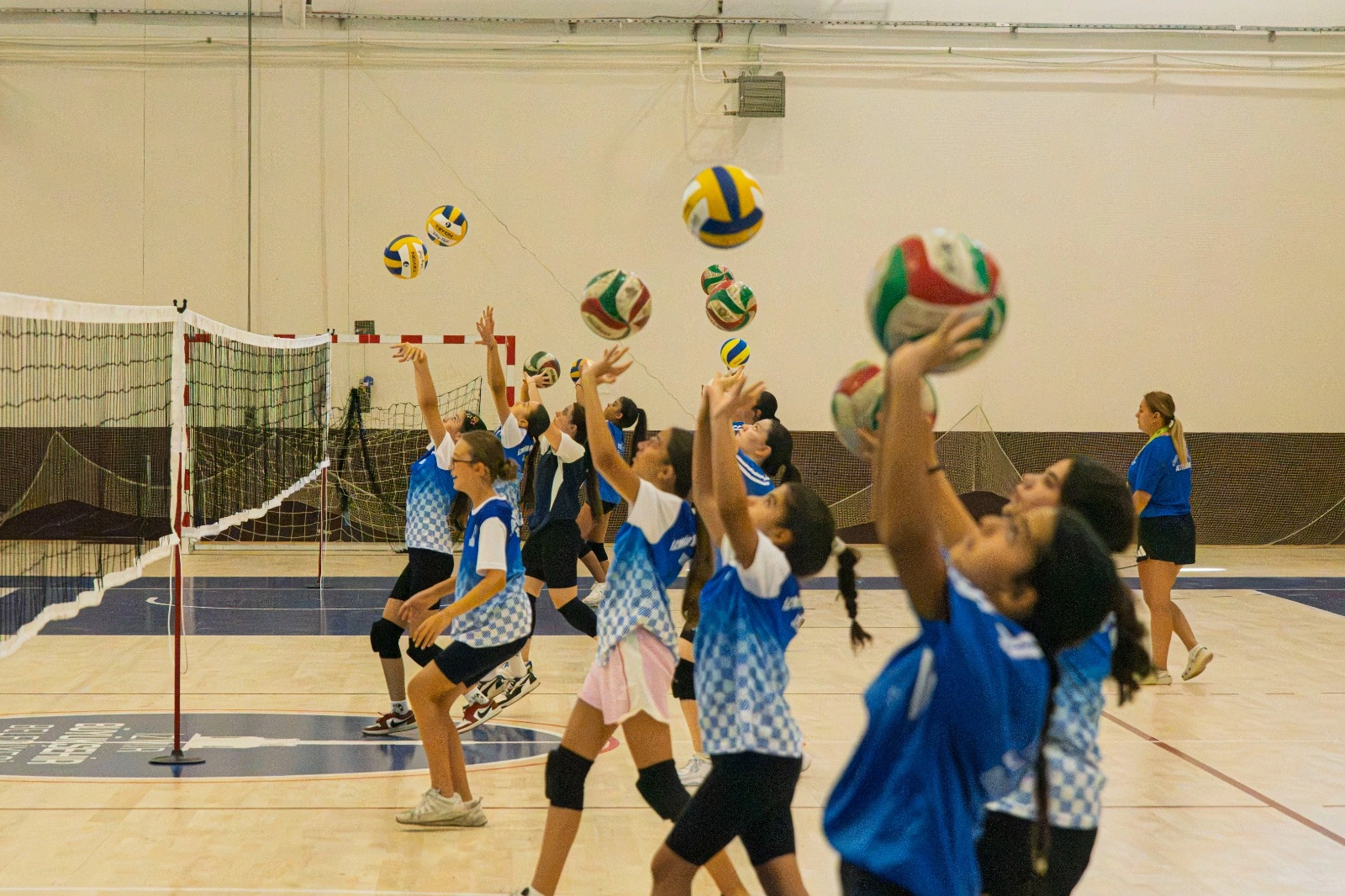 Spor okullarında voleybola yoğun ilgi: Çocukların hayallerini Filenin Sultanları süslüyor