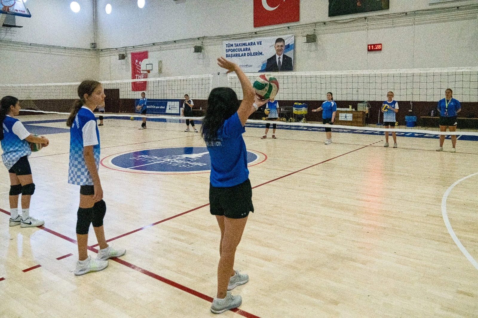 Spor okullarında voleybola yoğun ilgi: Çocukların hayallerini Filenin Sultanları süslüyor