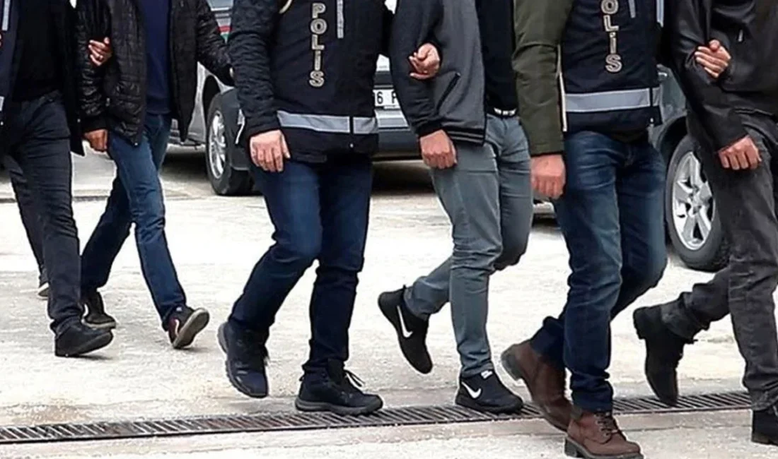İzmir’de “Forza” ve “Yalı” taraftar grupları içine sızan iki ayrı