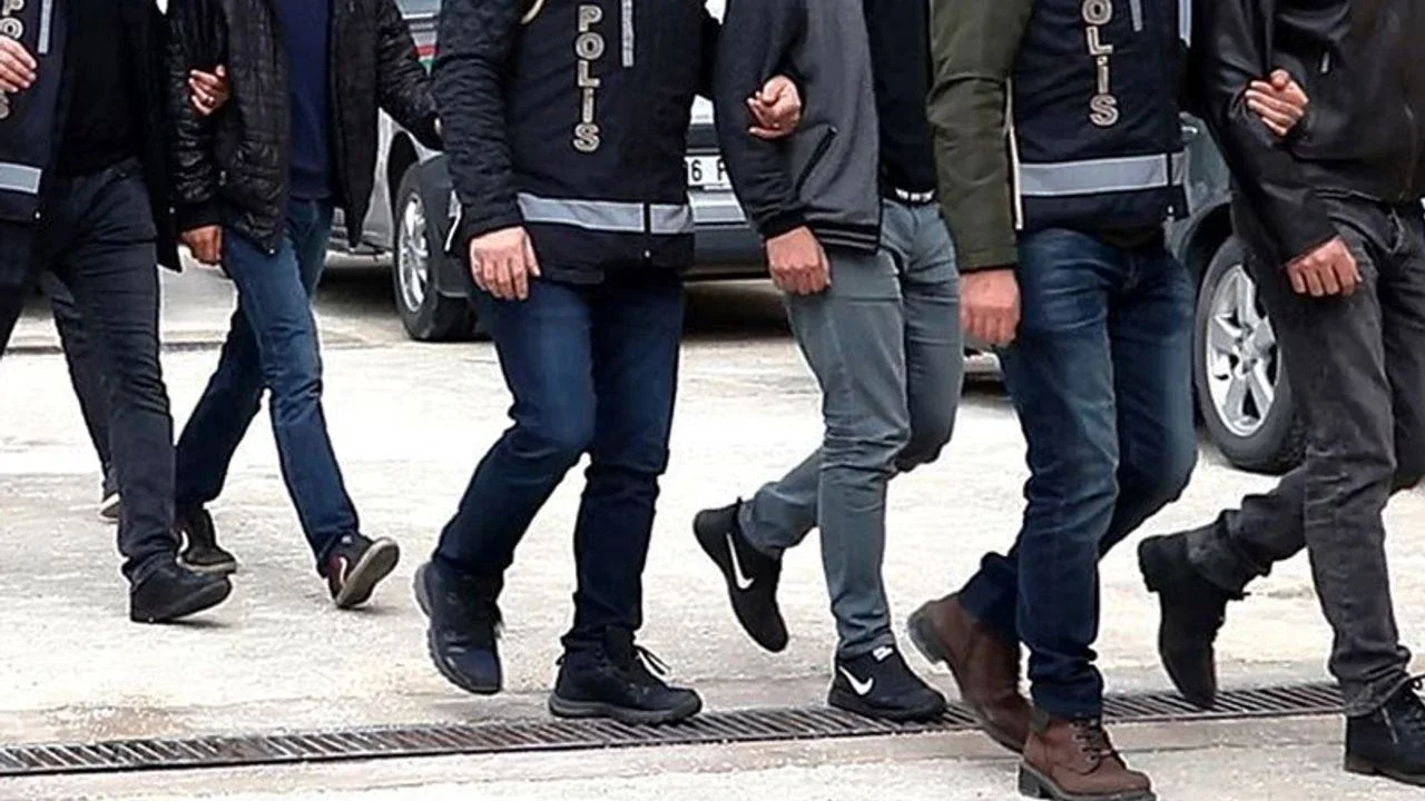 İzmir’de “Forza” ve “Yalı” taraftar grupları içine sızan iki ayrı